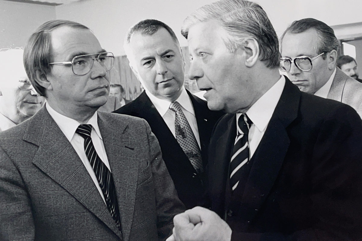 Peter Harnischmacher mit Helmut Schmidt.